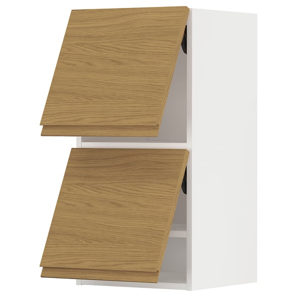 White METOD kitchen unit with oak effect drawers.