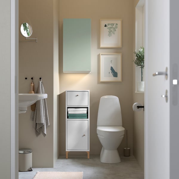 Modern bathroom with NORSÄLVEN wall cabinet: minimal, practical, storage & decor.