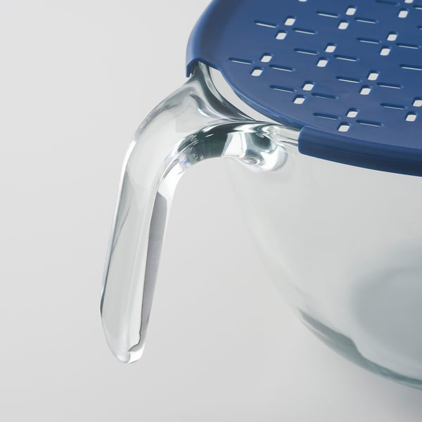 Close-up of clear glass bowl with blue plastic lid, showing quality and design.