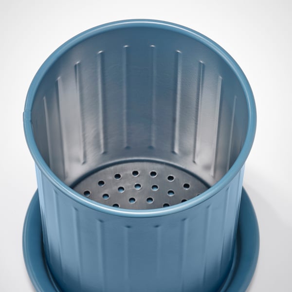 Blue galvanized steel drainer with perforated base and stainless tray.