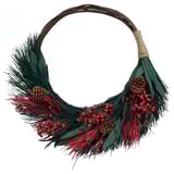 Decorative wreath VINTERFINT, green and red, dried plant parts, jute rope, circular shape.