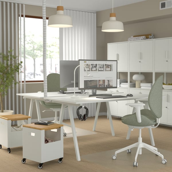 HATTEFJÄLL Office chair with armrests, Gunnared light green/white