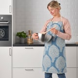 KÅLFJÄRIL Apron, patterned blue/light beige, 67x85 cm