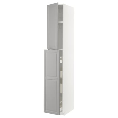 A METOD kitchen cabinet in soft grey with bevelled edges, featuring two pull-out shelves behind the doors.