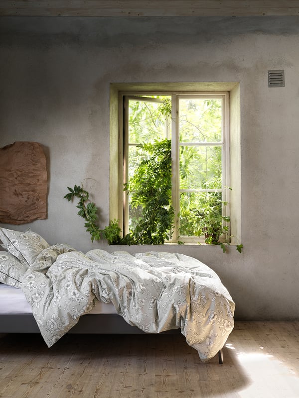 PRAKTBRÄCKA Quilt cover and 2 pillowcases, light grey/white, 240x220