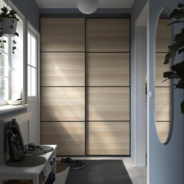 SKYTTA / BOAXEL Reach-in wardrobe with sliding door, black double sided/Mehamn white stained oak effect, 152x65x240 cm
