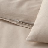 Soft beige duvet cover with zipper, made of smooth, breathable cotton. Thin stitching, neat finish.