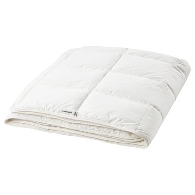 White STRANDMOLKE duvet with recycled polyester filling, surrounded by dobby cotton, panel-stitched and neatly folded.