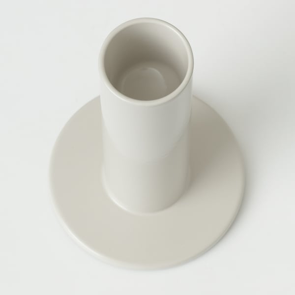 Single white cylindrical candleholder on round base, simple and modern design.