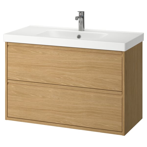 Vanité de salle de bain moderne en chêne, murale avec lavabo blanc lisse, design minimaliste, robinet chromé.
