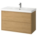 Vanité de salle de bain moderne en chêne, murale avec lavabo blanc lisse, design minimaliste, robinet chromé.