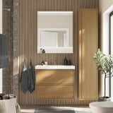 Meuble de salle de bain moderne en chêne : épuré, mural, rangement par tiroirs, évier en céramique.