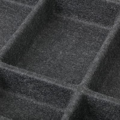 Organisateur de tiroirs ALEX en gris foncé avec cinq compartiments, forme rectangulaire et matériau en feutre pour la protection et l’insonorisation.