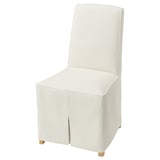 Chaise BERGMUND, blanche, recouverte de tissu, dossier haut, pieds en bois, dossier incurvé.