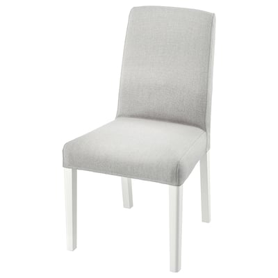 Chaise BERGMUND moderne, blanc argenté, dossier haut, pieds élégants, rembourrage doux et respirant.