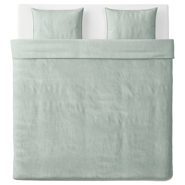 Une parure de lit BERGPALM en vert clair avec des rayures verticales, en 100 % coton.