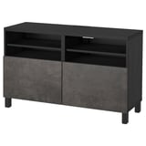 Banc tv ikea BESTÅ noir avec texture béton, 2 portes, étagères ouvertes.