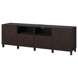 Meuble télé en bois foncé avec trois sections, deux armoires, deux tiroirs et une étagère ouverte. Design contemporain avec portes à chevrons.