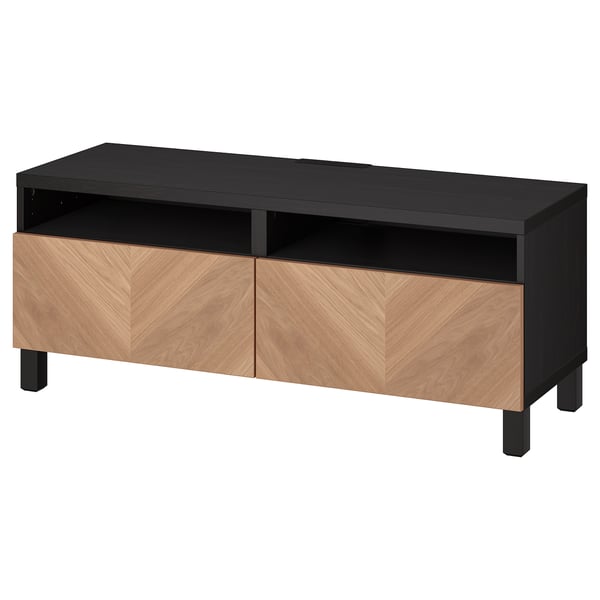 Meuble télé noir et bois, 2 tiroirs, tablette ouverte, pieds réglables.
