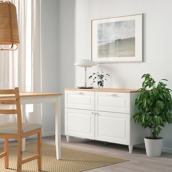 Chambre minimaliste avec buffet BESTÅ, plante.