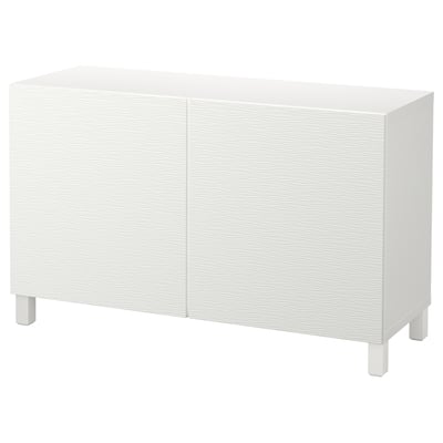 Unité de rangement BESTÅ blanche : design rectangulaire moderne avec deux portes, pieds en bois et lignes épurées pour un décor polyvalent.