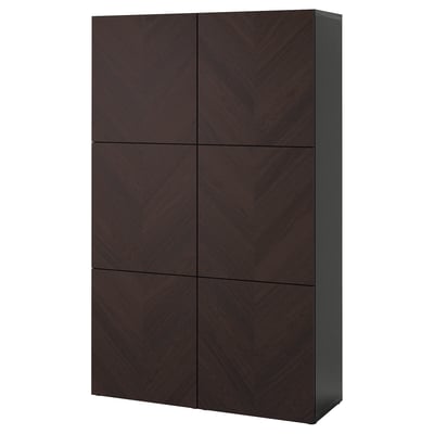 Armoire en bois brun foncé, rectangulaire, motif à chevrons sur les portes, quatre compartiments, design minimaliste moderne.