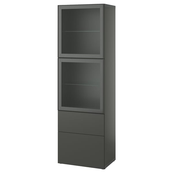 Le BESTÅ est un meuble moderne, haut et gris foncé avec trois sections : deux compartiments à porte vitrée et un tiroir inférieur pour le rangement.