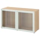 Unité de rangement BESTÅ : bois clair, garnitures vert clair, rectangulaires, portes vitrées.