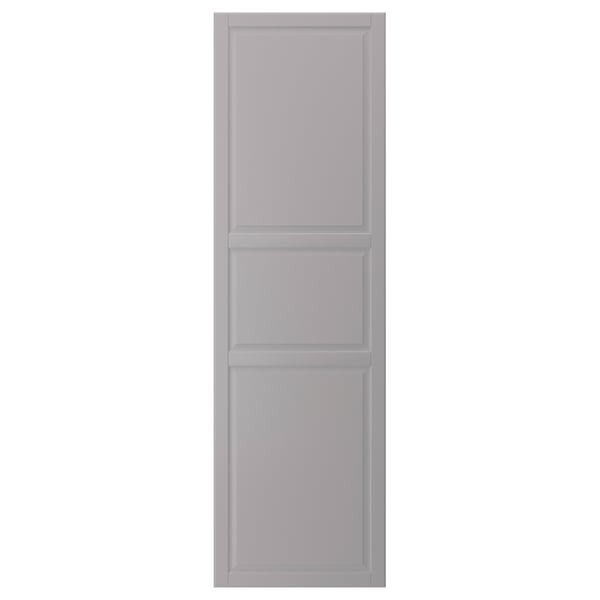 Une porte BODBYN rectangulaire gris clair avec des panneaux biseautés, laquée pour un nettoyage facile. Il a un design lisse et sans couture avec une sensation traditionnelle.