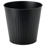 Jardinière en acier galvanisé noir avec crêtes verticales, design moderne pour les plantes d’intérieur ou d’extérieur.