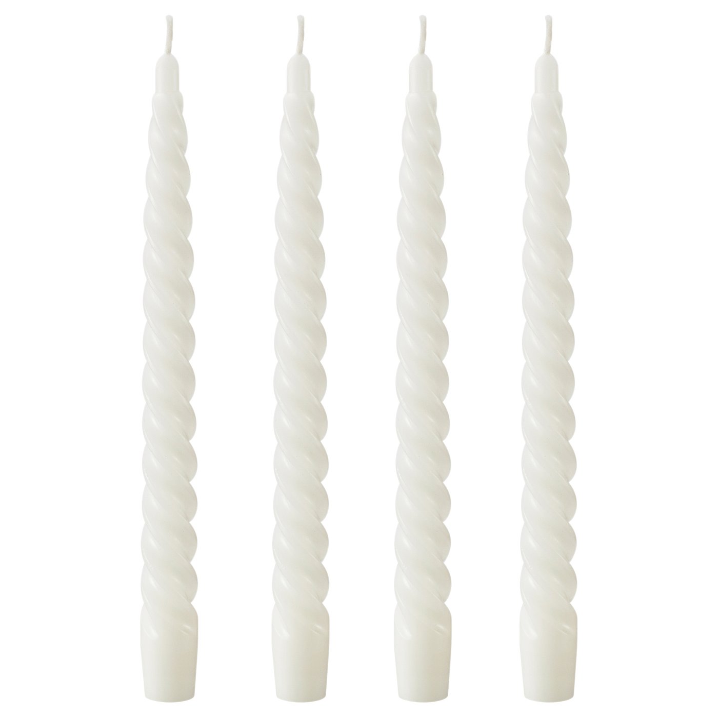 Quatre bougies blanches en spirale disposées en ligne verticale. Fabriqué à partir de paraffine et de cire végétale, avec des mèches 100 % coton.