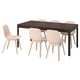 Une table à manger extensible marron foncé EKEDALEN avec quatre chaises en tissu beige clair et une chaise supplémentaire en plastique beige clair.