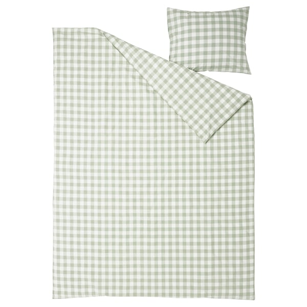 Une housse de couette EKTANDVINGE à carreaux vichy gris-vert/blanc pâle sur coton biologique.