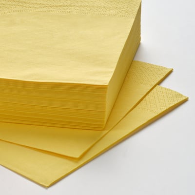 Serviettes en papier jaune empilées, de couleur vive, rectangulaires, de conception unie.