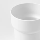Jardinière en plastique blanc, lisse et élégante, design moderne, durable et légère.