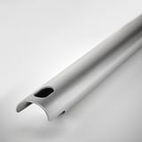Outil de barbecue en acier inoxydable avec bord lisse, surface réfléchissante et trou de suspension, conçu pour la durabilité et le rangement facile.