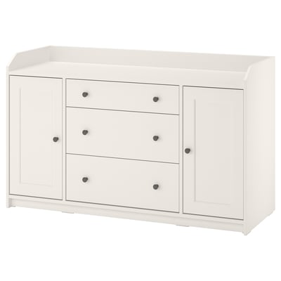 Buffet blanc HAUGA : 4 tiroirs, 2 armoires, en bois, rectangulaires, design épuré pour une utilisation polyvalente.