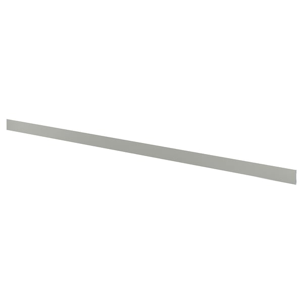 Socle de cuisine gris clair, lisse et rectangulaire aux lignes épurées.