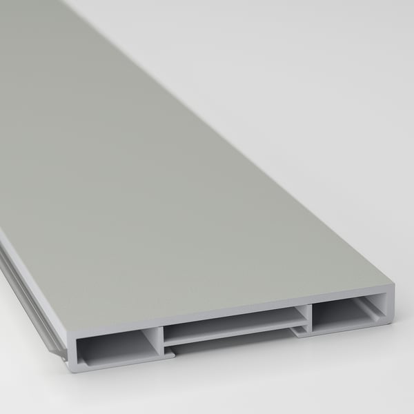 Gros plan sur le socle de cuisine gris clair élégant et moderne, surface lisse, design épuré.
