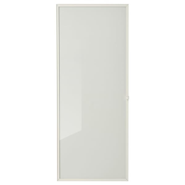 Une porte ikea høgbø pour une bibliothèque billy, présentant un design blanc élégant avec du verre transparent, entouré d’un cadre en aluminium.