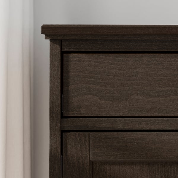 Buffet en bois brun foncé avec motif à panneaux et portes pliantes.