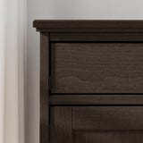 Buffet en bois brun foncé avec motif à panneaux et portes pliantes.