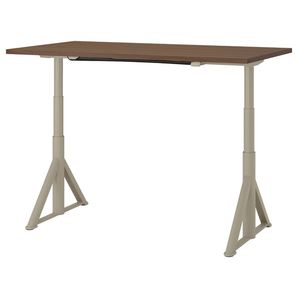 Bureau IDÅSEN marron, pieds beiges, hauteur réglable.
