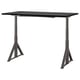 Bureau assis-debout noir réglable IDÅSEN, design moderne avec pieds triangulaires.