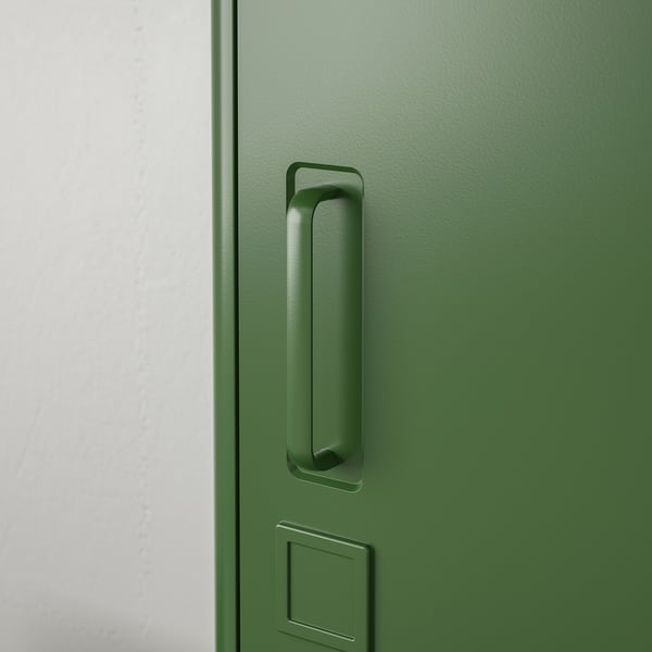 Porte en métal vert avec poignée élégante, finition de qualité.