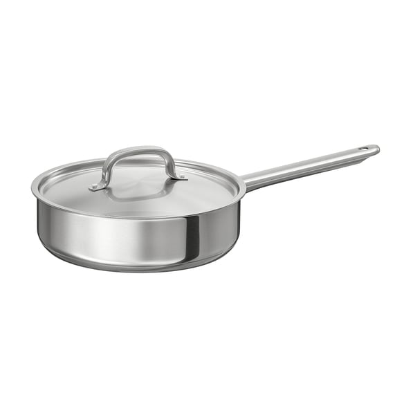 Sauteuse en acier inoxydable argenté avec couvercle, longue poignée, intérieur arrondi et évent de vapeur.