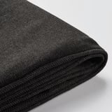 Housse de coussin noire avec un tissu lisse et tissé serré, montrant une texture de qualité et une durabilité.