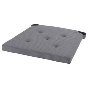 Un coussin de chaise JUSTINA gris avec un design capitonné, un matériau en coton et des fermetures auto-agrippantes pour un placement sûr.
