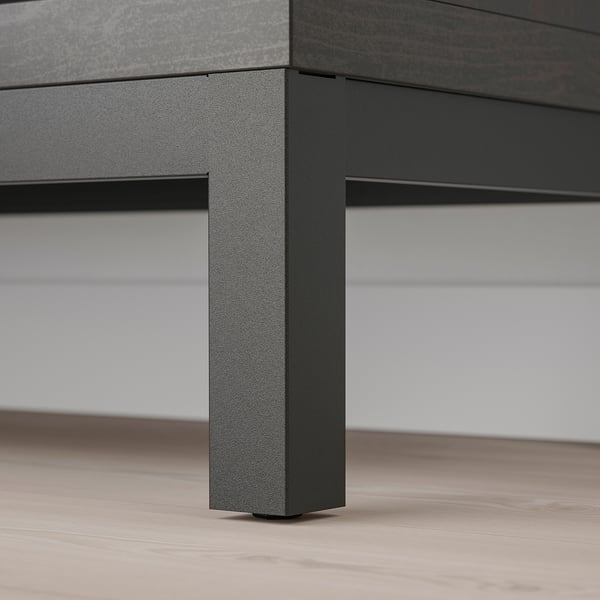 Le châssis moderne en métal noir pour KALLAX, robuste et élégant, surélève les étagères pour un nettoyage facile.