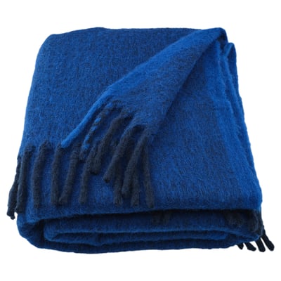 KLIPPOXEL : plaid doux, bleu, plié, en polyester recyclé.